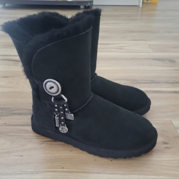 UGG Booties 6 - Picture 1 of 5